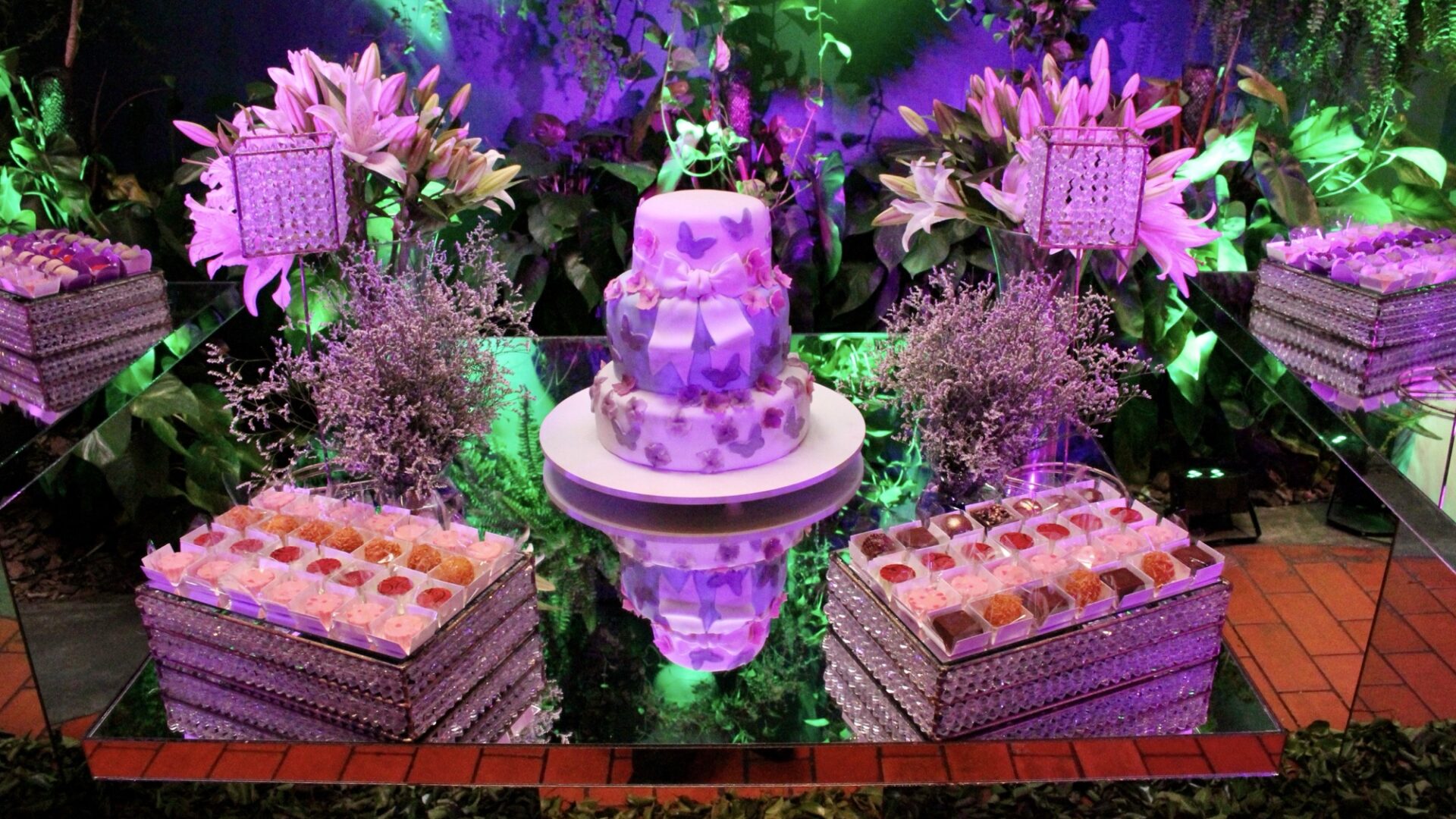 Birthday cake and table for a quinceañera for one of the Make-a-wish projects I participated. Volunteer work.